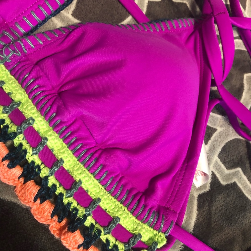 Bikini - Picture 2 of 3